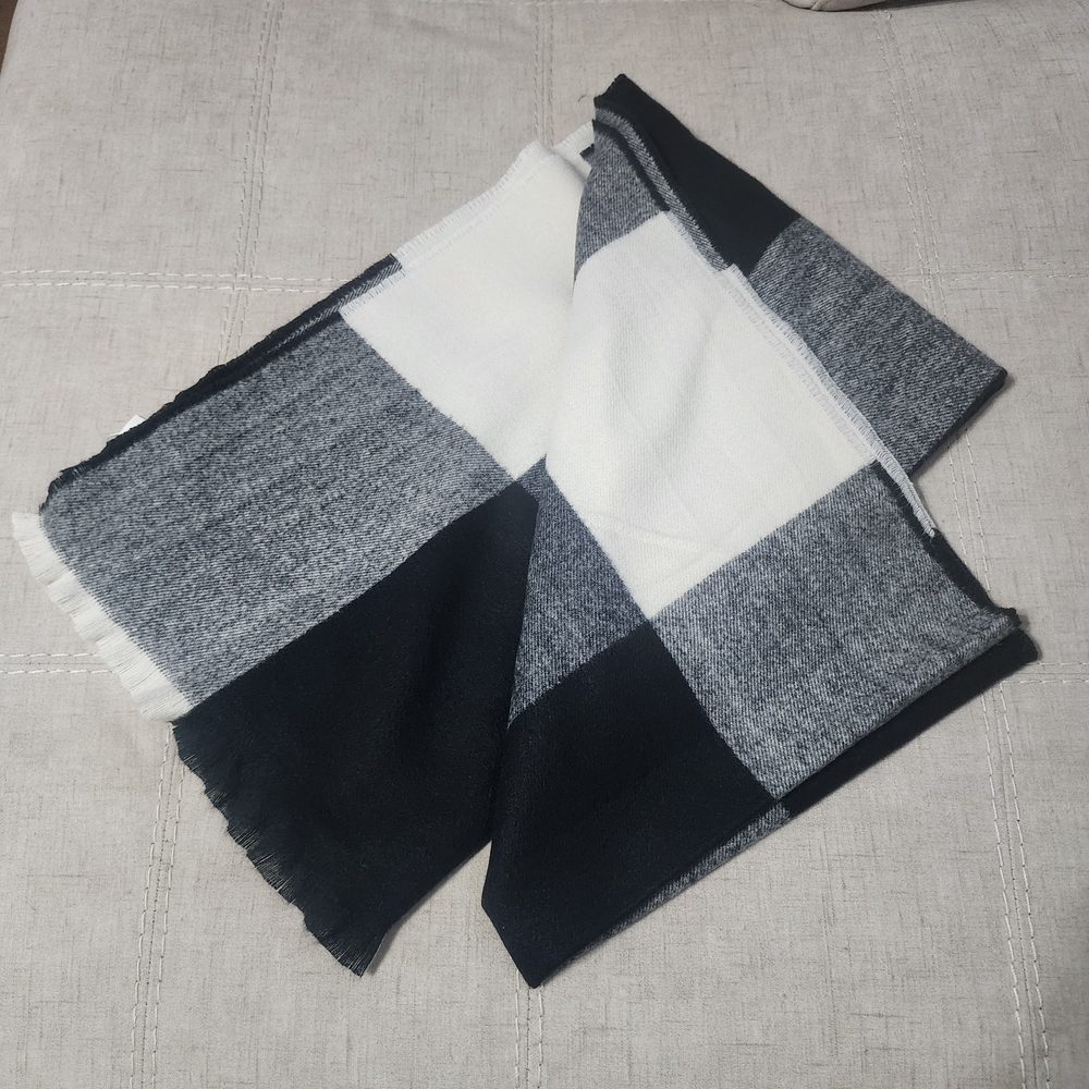 Banana Republic Black and Gray Checkered Scarf